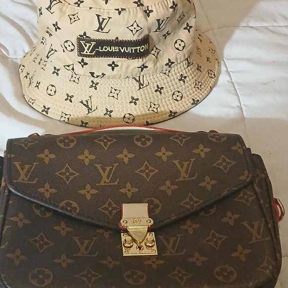 Louis Vuitton Crossbody - Picture 1 of 6